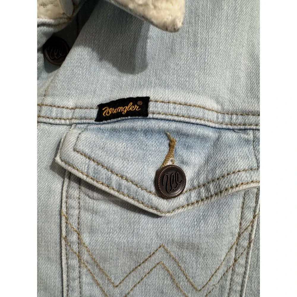 Wrangler Medium Sherpa Lined Denim Jacket Classic Western Trucker Light Wash